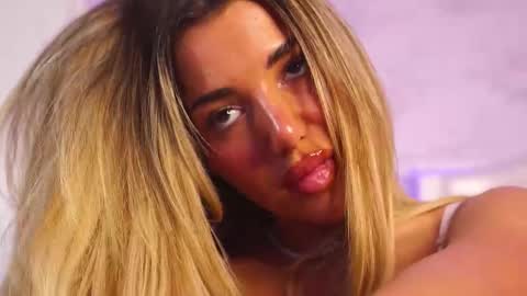 ClaraHazel online show from October 17, 2025, 5:10 am