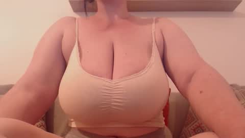 Snapshot of claralollipop chatting on May 11, 2026, 9:45 pm Clara online show from May 11, 2026, 9:45 pm