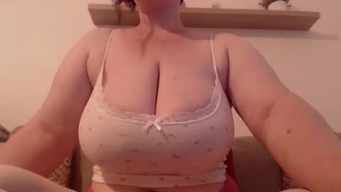 Snapshot of claralollipop chatting on June 2, 2026, 5:37 pm Clara online show from June 2, 2026, 5:37 pm