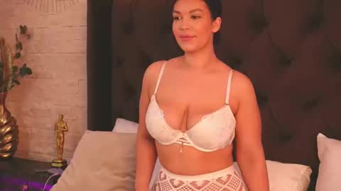 Snapshot of clarapasssion chatting on October 21, 2025, 6:52 pm Clara online show from October 21, 2025, 6:52 pm