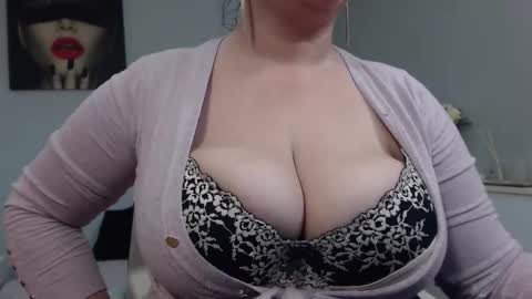 Clara online show from September 20, 2025, 6:53 pm