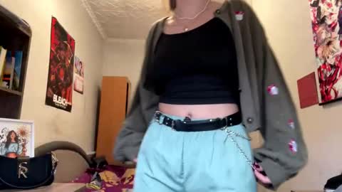 Snapshot of clarinegillmer chatting on February 26, 2026, 1:43 pm Karolina online show from February 26, 2026, 1:43 pm