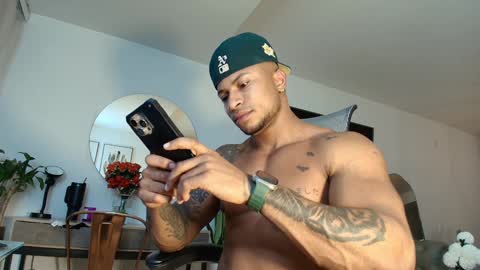 Snapshot of clark_strong chatting on January 12, 2025, 10:12 pm clark_strong online show from January 12, 2025, 10:12 pm