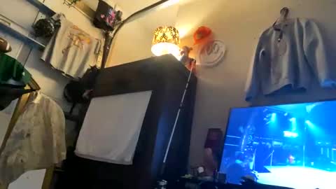 Snapshot of clarkshammer95 chatting on March 5, 2025, 10:43 pm clarkshammer95 online show from March 5, 2025, 10:43 pm