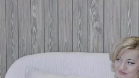 Classy Tinna online show from April 14, 2026, 5:13 am