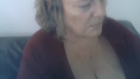 Snapshot of claudineddd chatting on January 2, 2025, 10:44 pm ClaudineDDD online show from January 2, 2025, 10:44 pm