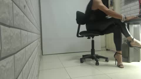 claudita_saens online show from December 7, 2024, 4:25 pm