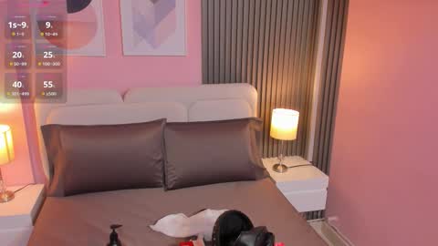 clauwdeen  wolf online show from December 14, 2025, 8:02 pm