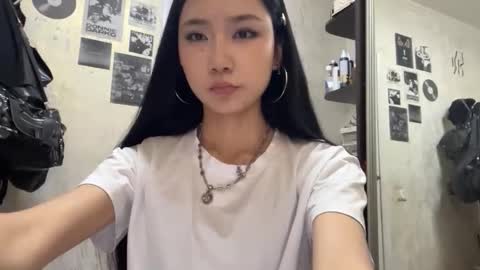 Lili online show from March 17, 2026, 10:40 am