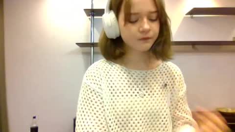 clementinaaures online show from November 4, 2025, 12:04 pm