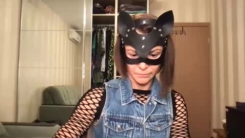 Snapshot of cleo_catra chatting on September 24, 2025, 4:43 pm cleo_catra online show from September 24, 2025, 4:43 pm