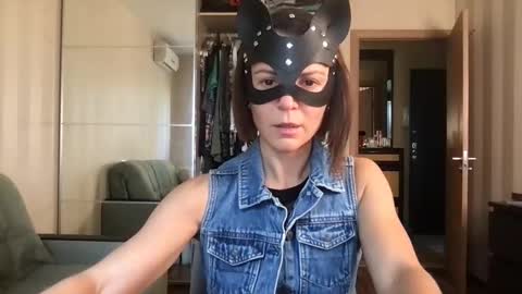 Snapshot of cleo_catra chatting on October 2, 2025, 11:17 am cleo_catra online show from October 2, 2025, 11:17 am