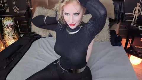 Snapshot of cleo_frost chatting on May 19, 2026, 1:56 am Cleo online show from May 19, 2026, 1:56 am