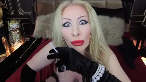 Snapshot of cleo_frost chatting on May 22, 2026, 1:24 am Cleo online show from May 22, 2026, 1:24 am
