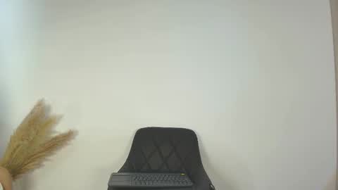 Cleo  online show from February 17, 2026, 1:40 pm