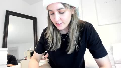 Snapshot of cleolane chatting on December 23, 2024, 9:18 pm Cleolane online show from December 23, 2024, 9:18 pm