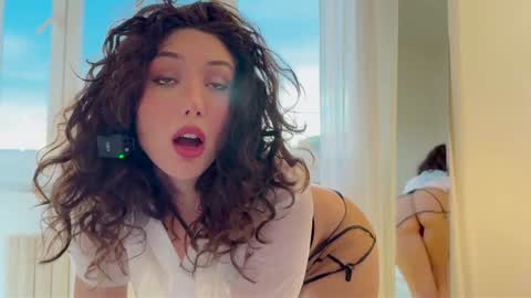 cleopatra_sinns online show from November 12, 2025, 2:39 pm