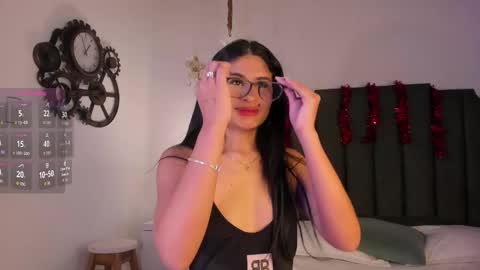 Cleopatra online show from December 3, 2025, 5:55 pm