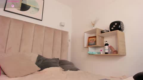 clhoe_johnson_ online show from September 26, 2025, 12:20 pm