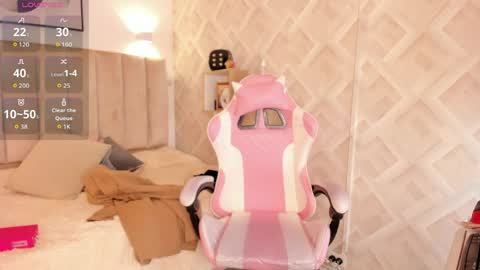 clhoe_johnson_ online show from April 6, 2026, 12:50 pm