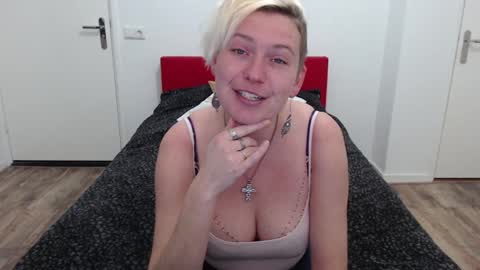 Syl  online show from January 20, 2025, 8:09 am