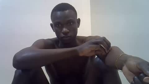 Snapshot of clive_damian chatting on April 29, 2026, 3:32 am clive_damian online show from April 29, 2026, 3:32 am