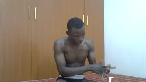 Snapshot of clive_damian chatting on May 17, 2026, 4:03 pm clive_damian online show from May 17, 2026, 4:03 pm