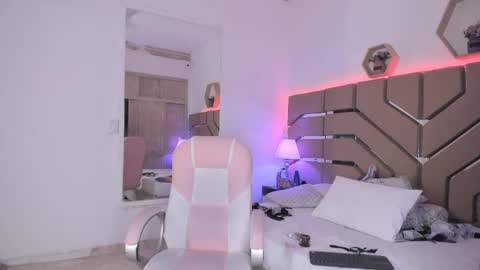 Cloe Online de 600 a 1400 online show from March 8, 2025, 7:42 pm