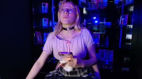  CLOE  online show from January 9, 2026, 12:30 pm