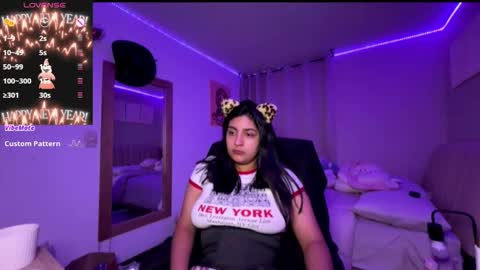 cloe small online show from October 28, 2025, 1:20 am