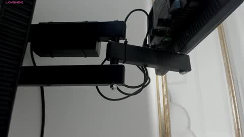 cloedurant online show from October 17, 2025, 7:38 pm