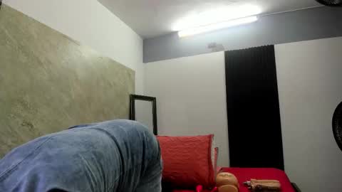 CLOE online show from December 17, 2025, 10:54 am