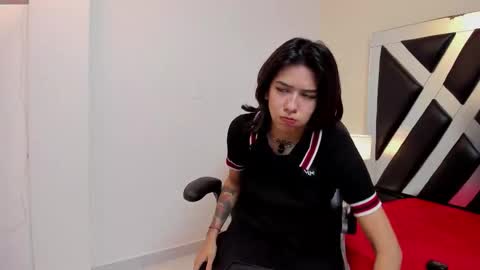 lady cloe person online show from December 4, 2025, 12:03 pm