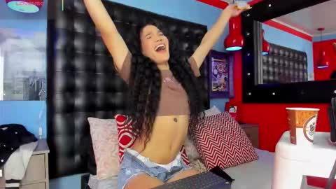 ---Cloe--- online show from November 19, 2025, 3:12 pm