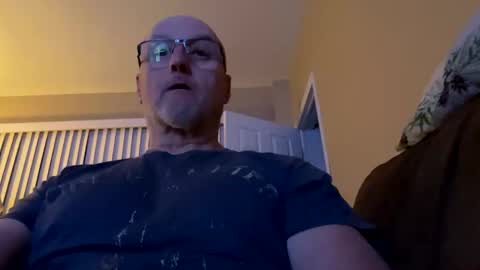 Snapshot of closetbicd chatting on February 24, 2025, 10:26 am Closetbicd online show from February 24, 2025, 10:26 am