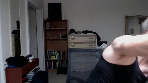 Snapshot of cloud900x chatting on October 7, 2025, 12:19 am Cloud online show from October 7, 2025, 12:19 am