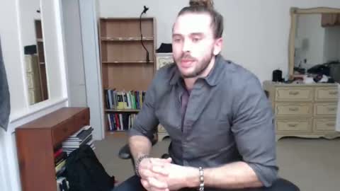 Snapshot of cloud900x chatting on October 8, 2025, 3:04 am Cloud online show from October 8, 2025, 3:04 am