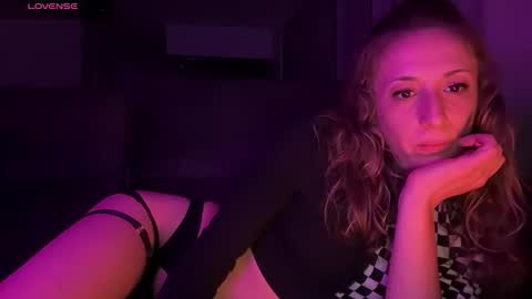 CloudEevee online show from September 16, 2025, 2:01 am