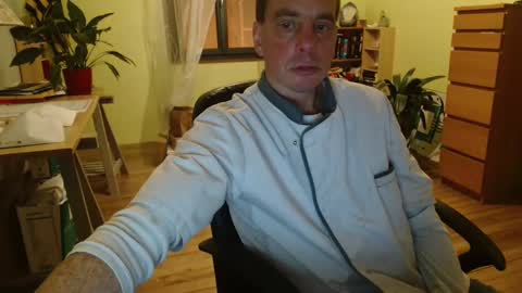 Snapshot of clouplefun chatting on December 4, 2024, 5:49 am clouplefun online show from December 4, 2024, 5:49 am