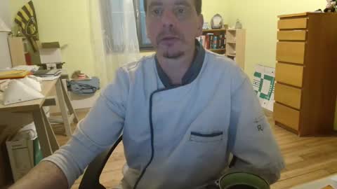 Snapshot of clouplefun chatting on December 19, 2024, 5:18 am clouplefun online show from December 19, 2024, 5:18 am