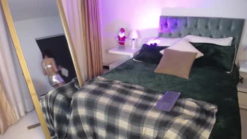 emely dolce online show from December 7, 2024, 6:43 am