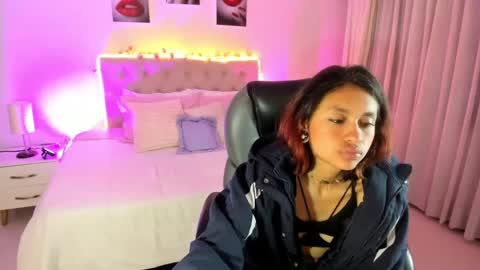 emely dolce online show from September 29, 2025, 3:33 am