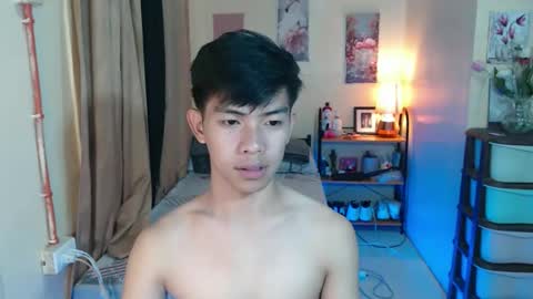 Snapshot of clyde_twinkx chatting on April 13, 2026, 10:43 am clyde_twinkx online show from April 13, 2026, 10:43 am