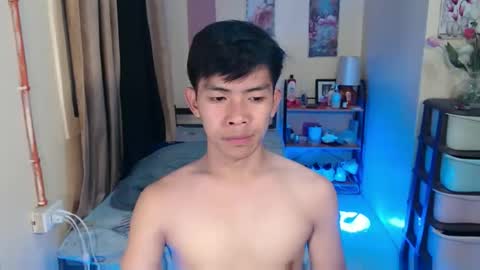 Snapshot of clyde_twinkx chatting on April 15, 2026, 10:33 am clyde_twinkx online show from April 15, 2026, 10:33 am