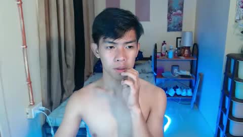 Snapshot of clyde_twinkx chatting on April 19, 2026, 7:49 pm clyde_twinkx online show from April 19, 2026, 7:49 pm