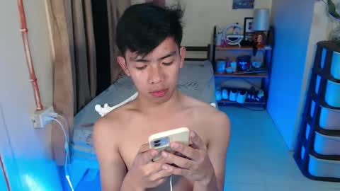 Snapshot of clyde_twinkx chatting on April 28, 2026, 7:08 pm clyde_twinkx online show from April 28, 2026, 7:08 pm