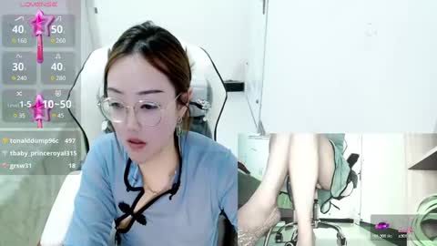 Snapshot of coco_coo chatting on December 8, 2024, 8:30 am coco online show from December 8, 2024, 8:30 am