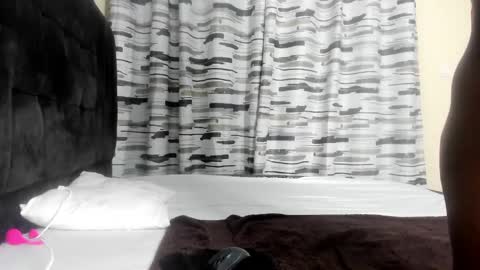 Snapshot of coco_leila chatting on February 9, 2025, 3:11 am coco_leila online show from February 9, 2025, 3:11 am