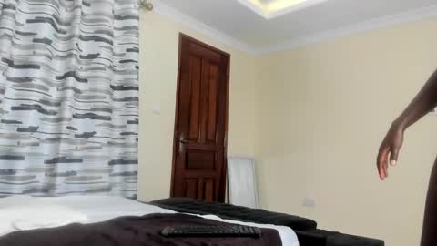 Snapshot of coco_leila chatting on February 11, 2025, 6:19 am coco_leila online show from February 11, 2025, 6:19 am