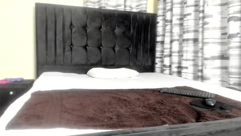 Snapshot of coco_leila chatting on February 15, 2025, 8:22 am coco_leila online show from February 15, 2025, 8:22 am